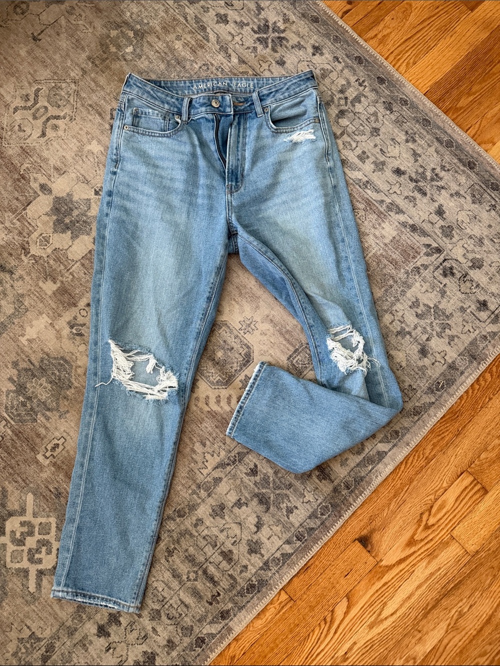 American Eagle Outfitters Light Blue Distressed Boyfriend Jeans